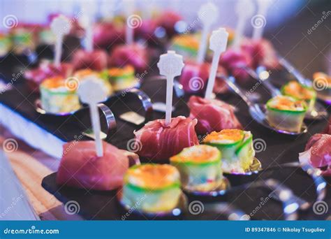 Tabela De Banquete De Abastecimento Belamente Decorada Os Petiscos