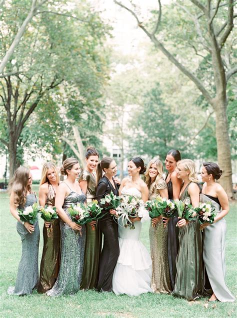 22 Gorgeous Round Table Wedding Décor Ideas Green Bridesmaid Dresses