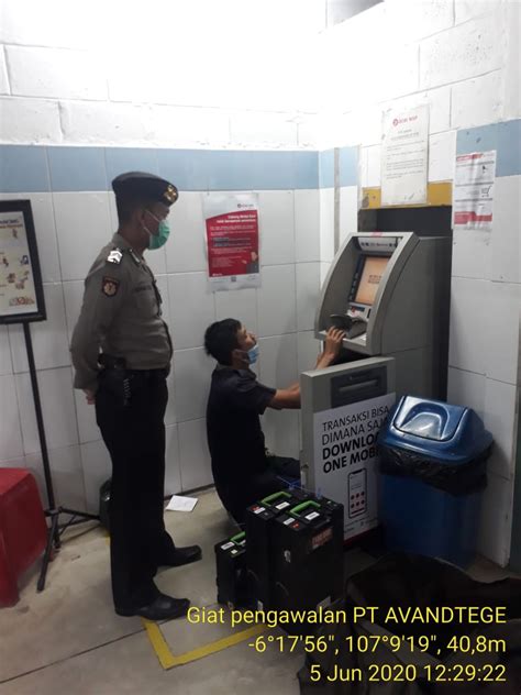 Rutinitas Pengamanan Pengisian ATM Oleh Sat Sabhara POLRES KARAWANG