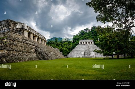 Ruinas Del Templo Piramide Arqueologico Banque De Photographies Et D