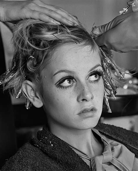 Why are Twiggy-Inspired Eyelashes Making a Revival?