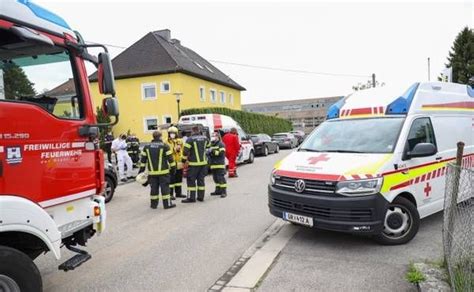 Personenrettung Verletzte Person In Wels Innenstadt Nach Sturz Von