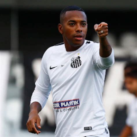 Robinho é condenado em última instância a nove anos de prisão por