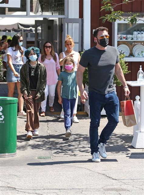 Ben Affleck & Jennifer Lopez Out With Their Kids: Photos – Hollywood Life