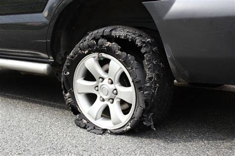 Aging Tires: 5 Signs it's Time to Replace Your Tires