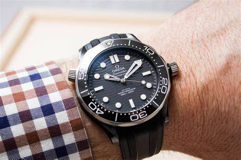 Review Omega Seamaster Diver M Ceramic And Titanium No Date Specs