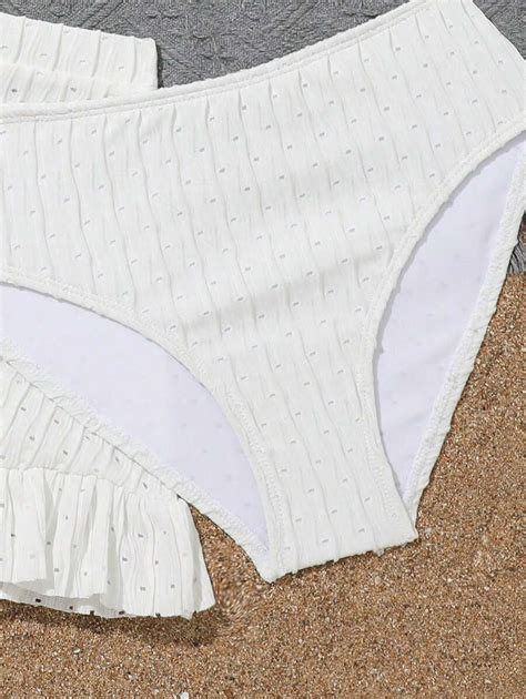 Conjunto de bikini con detalles de volantes para niña preadolescente ideal para playa de verano