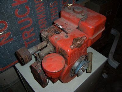 Vintage 4 Cycle Briggs Stratton Motor Old