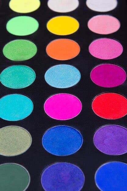 Paleta De Maquillaje De Sombras De Ojos Coloridas Sobre Blackxaxa