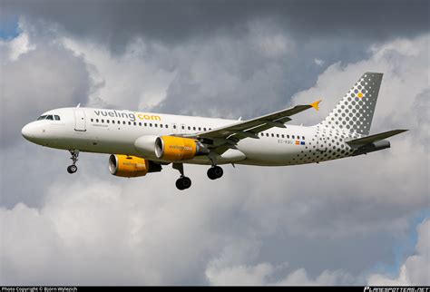 Ec Kbu Vueling Airbus A Photo By Bj Rn Wylezich Id