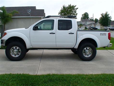 Nissan Frontier 4x4 Lifted