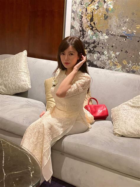 Hot girl Tú Linh MU comeback sau năm sinh đứa nhuận sắc hơn cả