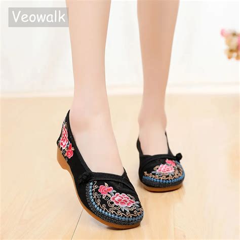 Veowalk Vintage Embroidered Women Canvas Old Beijing Shoes Ladies