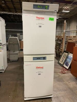 Thermo Electron Forma Series II Water Jacketed CO2 Incubator Powers On