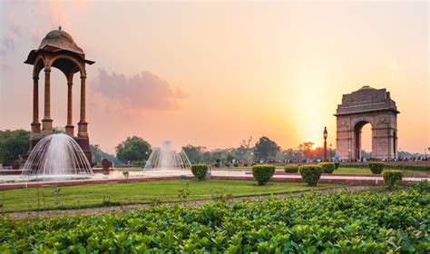 El Dosel Y La Puerta De La India Al Atardecer En Nueva Delhi Vista