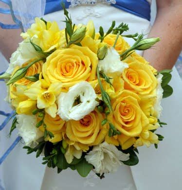 Bouquet Bridal: Yellow and White Rose Bouquets