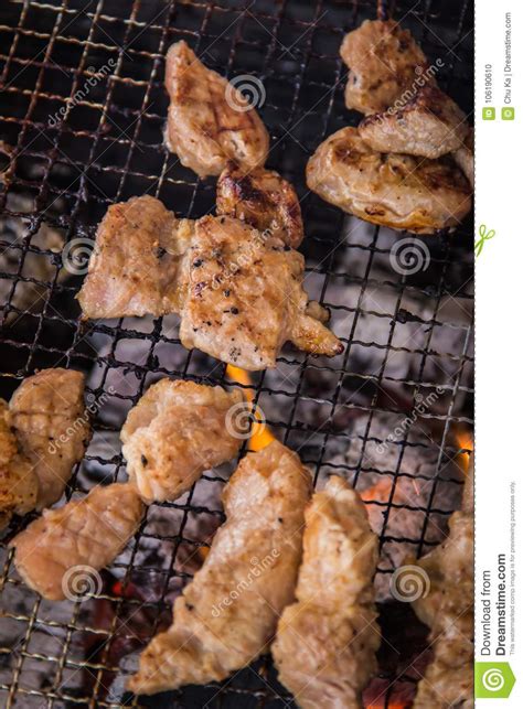 Una Cocina Asada A La Parilla Jugosa Foto De Archivo Imagen De