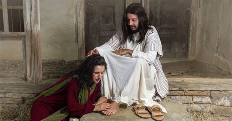 What Do We Learn From Mary Anointing The Feet Of Jesus In John 12