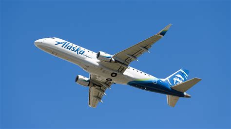 Alaska Airlines Embraer E175 Diverts To Portland Due To Wobbling Nose Gear Issue