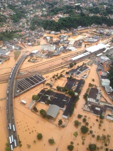 Chuva Causa Mortes Deixa Pessoas Ilhadas E Carros Boiando Em Sp