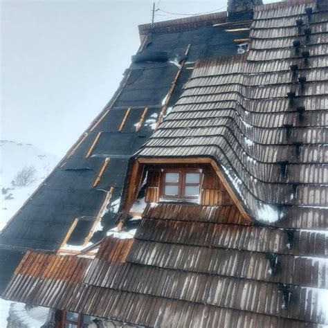 Dolina Pi Ciu Staw W Polskich Wiatr Uszkodzi Dach Schroniska Foto