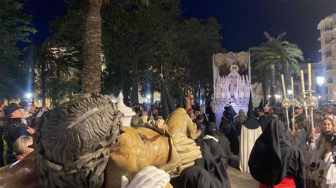 Jesús y la virgen se cruzan en un lugar inesperado