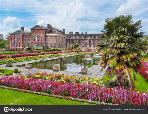 Kensington Palace Gardens London — Stock Photo © mistervlad #206178698