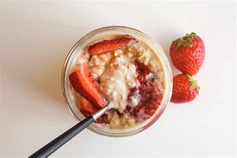 Peanut Butter And Jelly Overnight Oats Bravabod