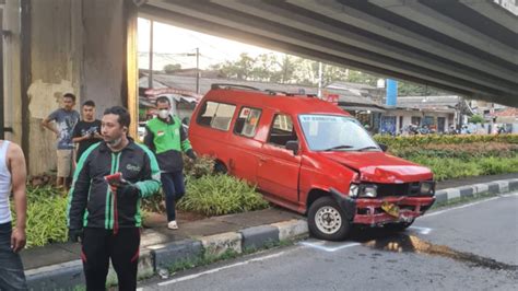 Sopir Angkot Ugal Ugalan Di Jaksel Tabrak Penyeberang Jalan Hingga Pos