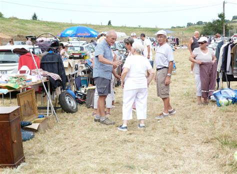 Saint Paul En Jarez Vie Associative Un Vide Greniers Des Chasseurs