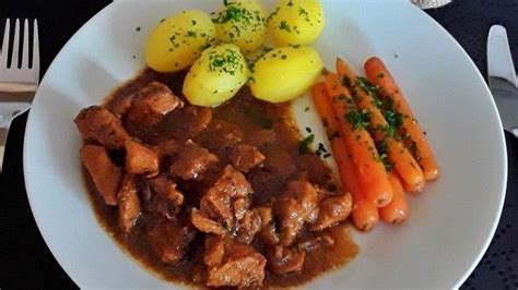 Schweinegulasch Mit Champignons Im Schnellkochtopf Zubereitet Rezept