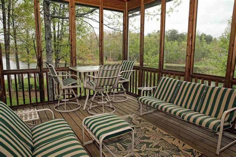 18 Enclosed And Screened-In Porch Ideas [Photo Inspiration]