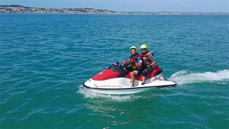 Ancona Agosto Caldo In Mare Sei Interventi Di Soccorso Solo Nell