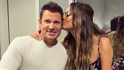 Who Are Love Is Blind Hosts Nick And Vanessa Lachey Dexerto