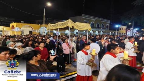 Mpc Participó De Misa Oficial Del Corpus Christi Y Realizó Alfombra En El Frontis Del Palacio