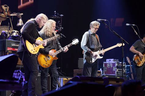 Video Eric Clapton’s Crossroads Guitar Festival 2013 Coming To Nearly 500 Movie Theaters