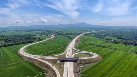 Berada Di Antara Gunung Wilis Dan Lawu Tol Ngawi Kertosono Punya