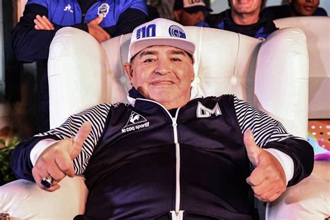 Fútbol Maradona Renueva Como Entrenador De Gimnasia Hasta Finales De