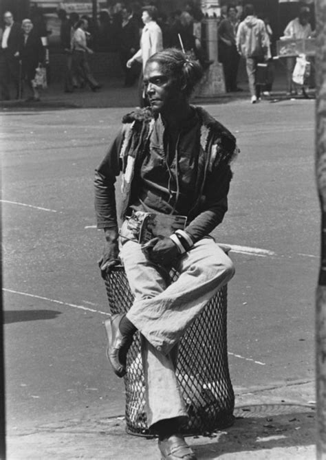 23 Pictures Of Pimps Prostitutes And Homeless Of 1970s Times Square Through A Bartenders