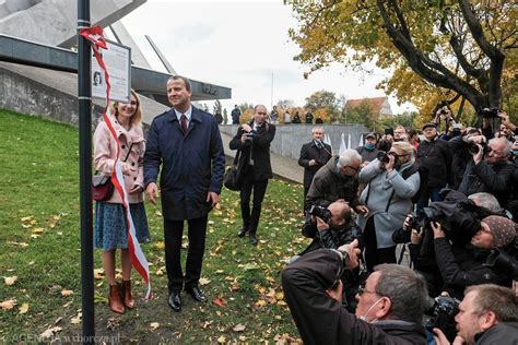 Skwer Marii i Lecha Kaczyńskich w Poznaniu otwarty Prezes PiS dziękuje