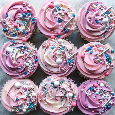 laurynmariebakes Cupcake Decorating Ideas 19 - Hi Miss Puff