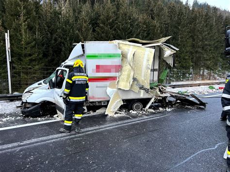 BFV Leoben Schwerer Lkw Unfall Auf Der A9 Bei Mautern