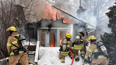 Une Résidence Est La Proie Des Flammes à Vaudreuil Dorion