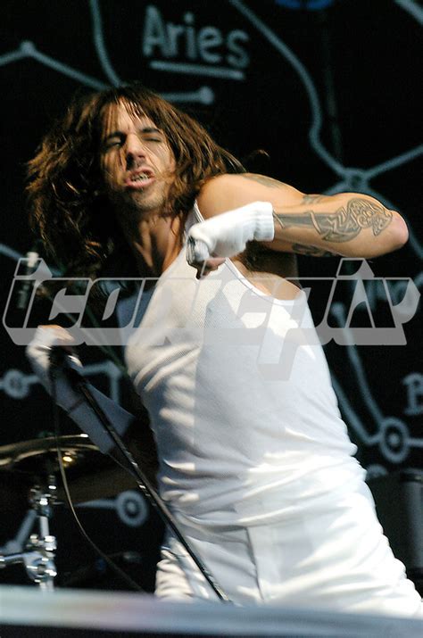 Red Hot Chili Peppers Performing Live In 2004 Iconicpix Music Archive