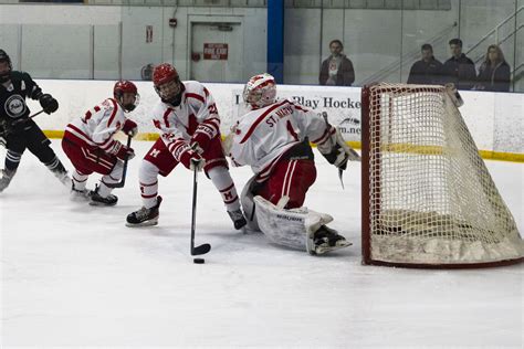 See Photos As Father Gabriel Richard Takes Home Division 2 Hockey