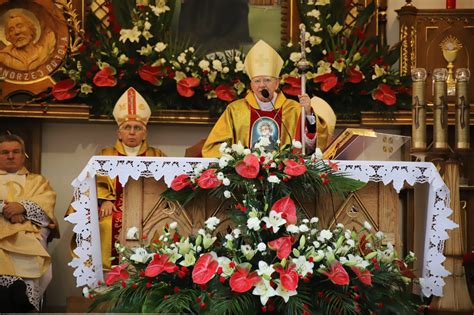 Abp Marek J Draszewski W Strachocinie W Zatroskaniu O Rzeczpospolit