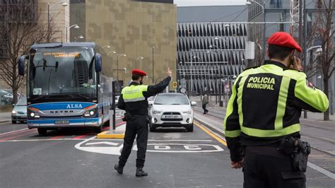 Polic A Municipal De Bilbao Pone En Marcha Una Campa A Para Vigilar Las