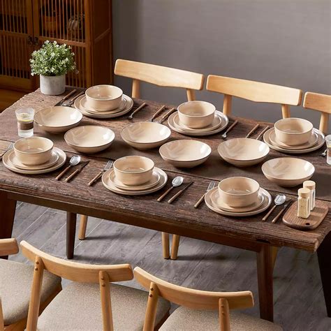 Playa 24-Piece Glossy Stoneware Dinnerware Set | vancasso