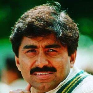 Javed Miandad Wiki, Height, Age, Wife, Children, Family, Biography ...