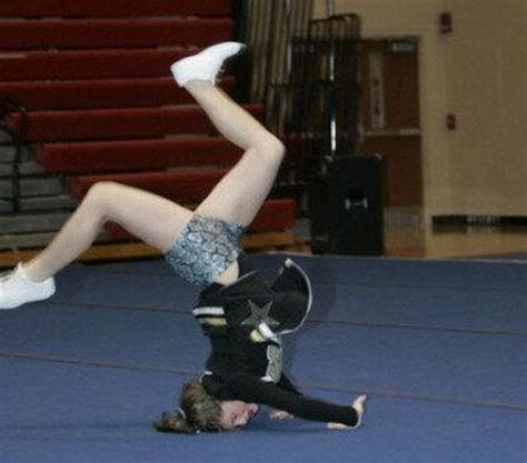 Cheerleader Fails That Are Most Embarrassing 30 Pics Cheer Fails